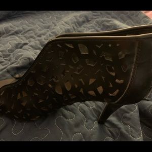 Cat brand peep toe booty